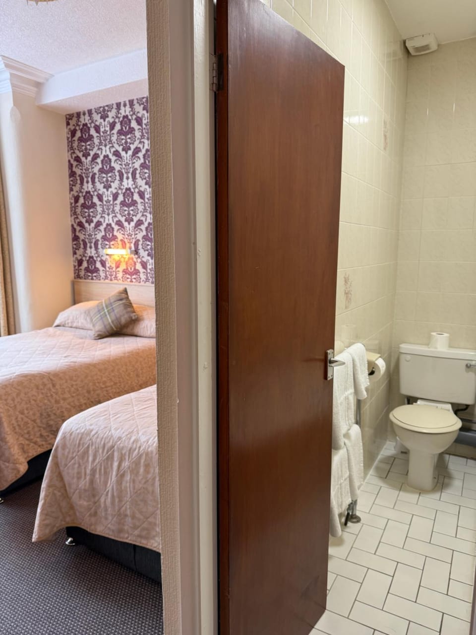 Adelaide House Hotel - Opposite Winter Gardens, Town Centre Hotel in Blackpool