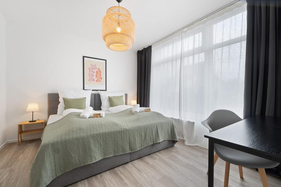 Bed, Bedroom, cot, internet, internet, towels