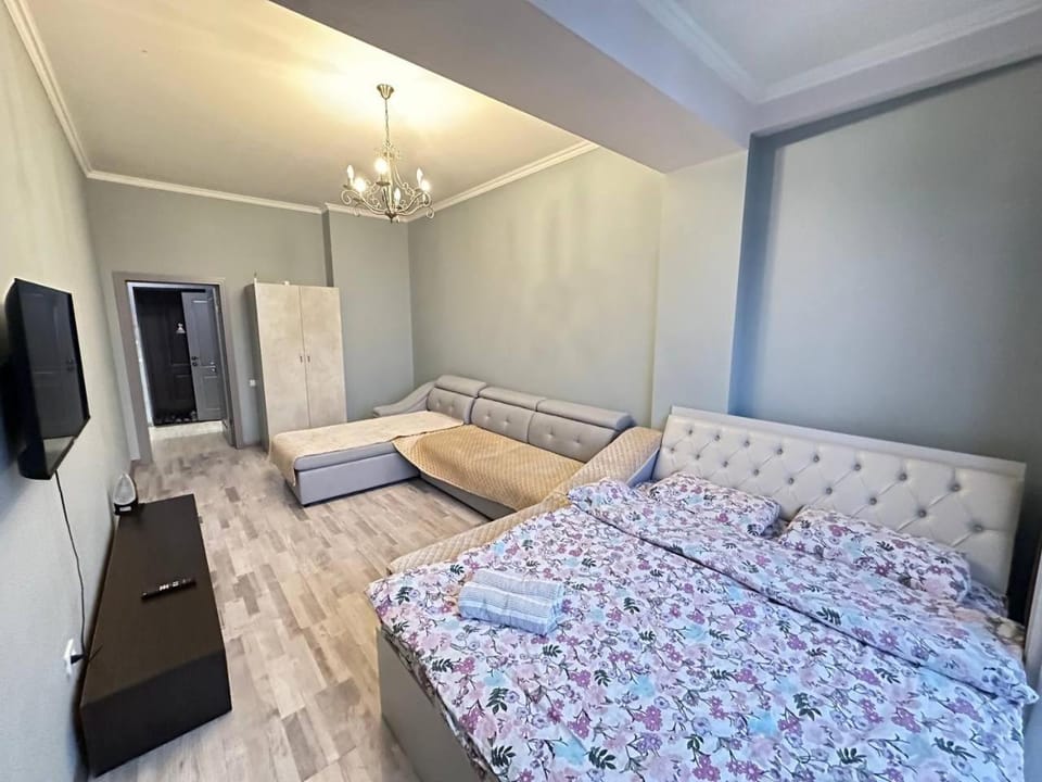 Bed, TV and multimedia, Bedroom