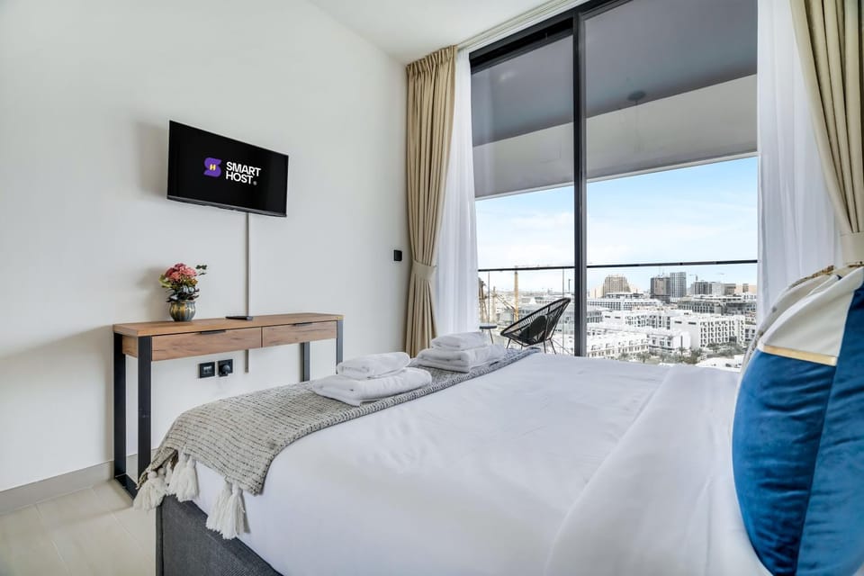 Bed, TV and multimedia, Bedroom
