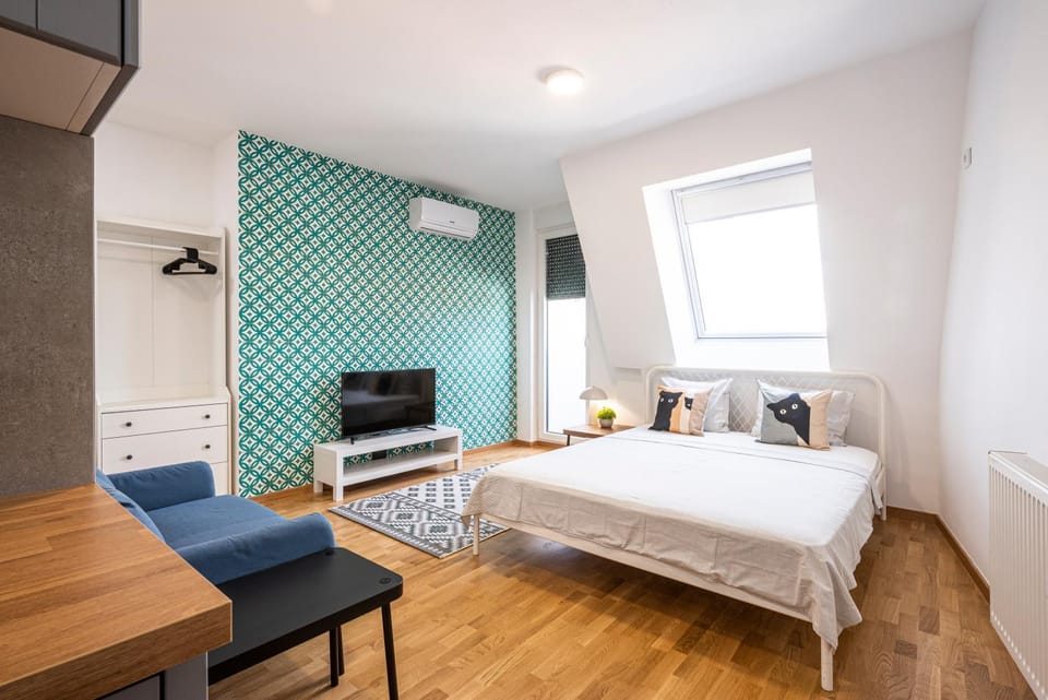 Bed, Living room, Photo of the whole room, Seating area, Bedroom