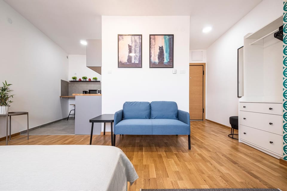 Bed, Photo of the whole room, Seating area
