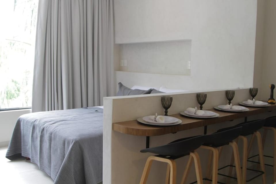 Bedroom, Food