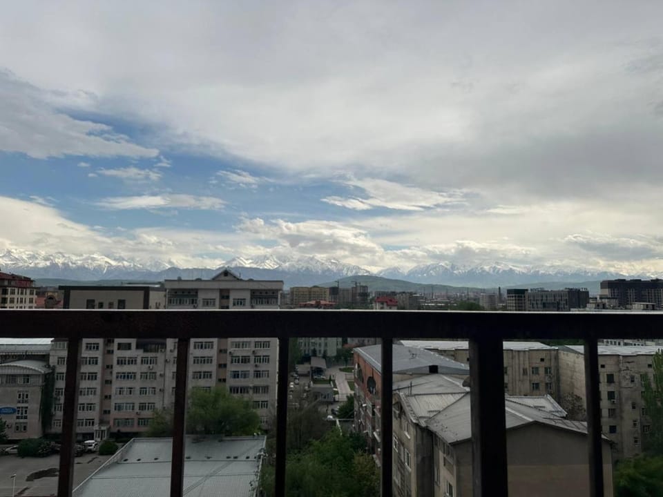 View (from property/room), Balcony/Terrace, City view, Mountain view