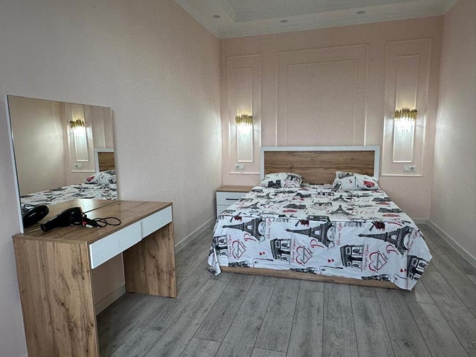 Bedroom, towels, wardrobe