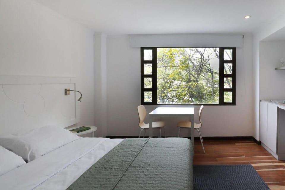 Bed, TV and multimedia, Living room, Photo of the whole room, Seating area, Dining area, Bedroom, kitchen