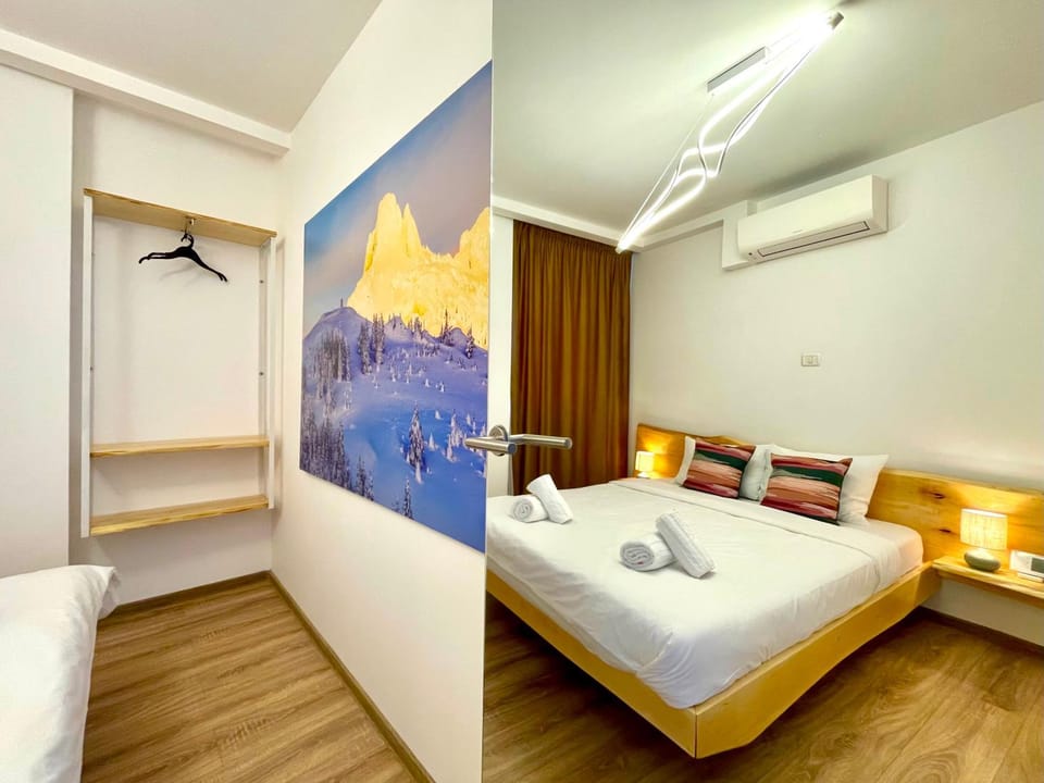 Bed, Photo of the whole room, Bedroom, towels, air conditioner