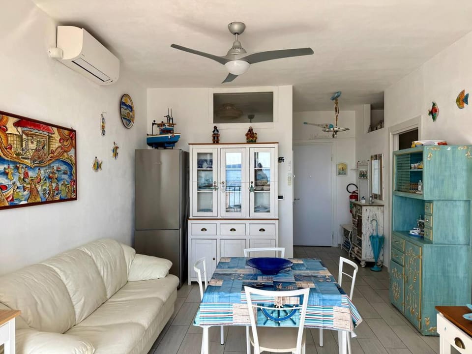 Living room, Seating area, Dining area, air conditioner