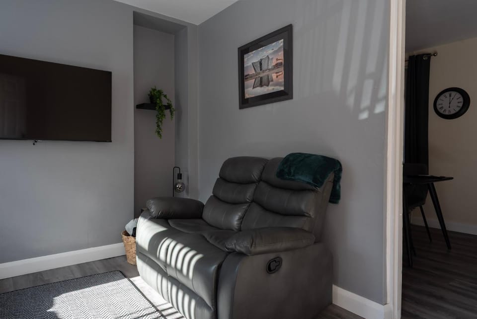 Caras Place , Falls Road House in Belfast