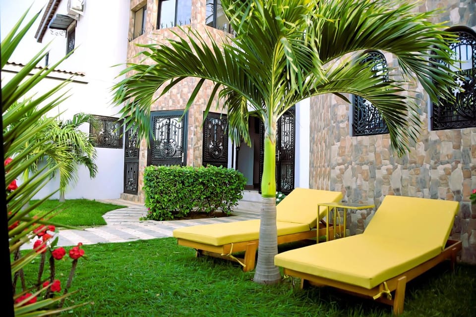 Patio, Garden, Garden, Balcony/Terrace, Garden view, sunbed