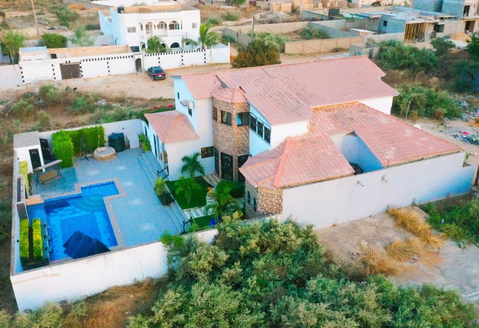 Property building, Day, Neighbourhood, Bird's eye view, Pool view, Street view, Swimming pool