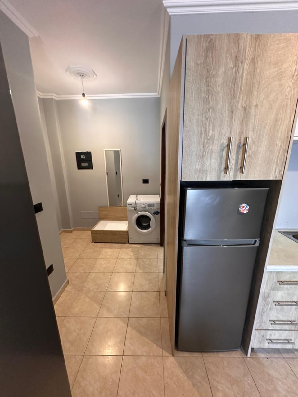wardrobe, washing machine