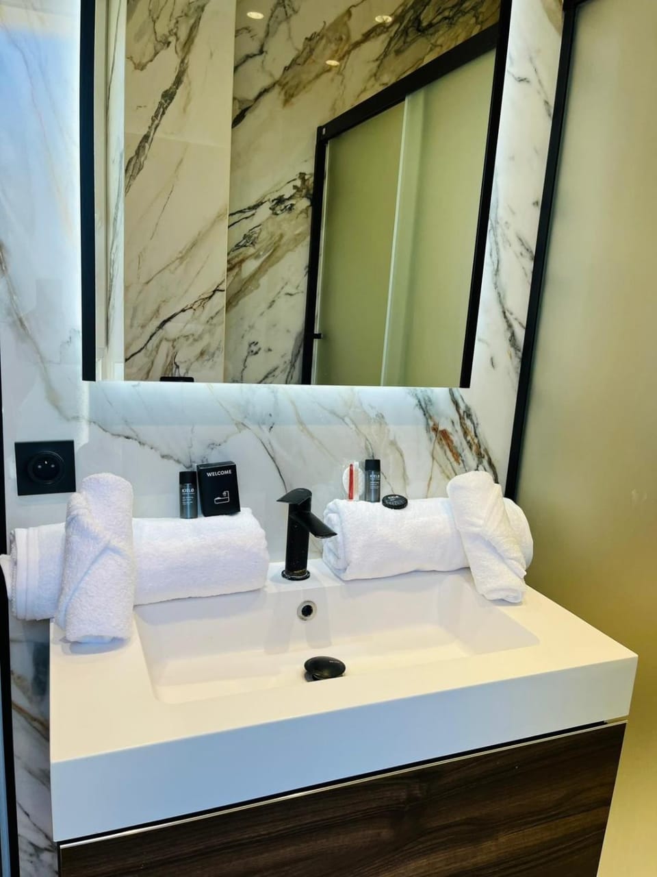 Bathroom, towels