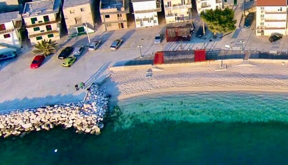 Property building, Bird's eye view, Beach, Location