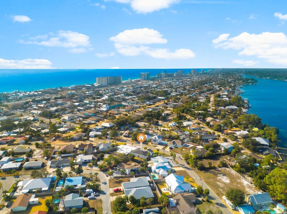 Nearby landmark, Day, Neighbourhood, Bird's eye view
