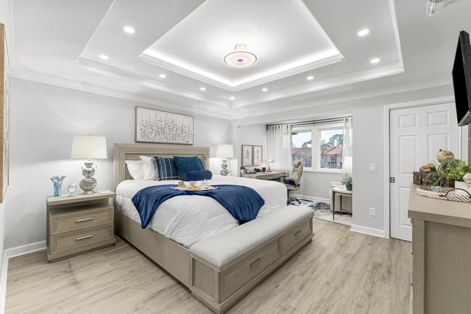 Bed, TV and multimedia, Photo of the whole room, Bedroom