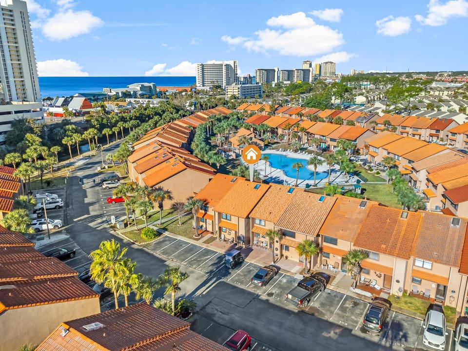 Property building, Day, Neighbourhood, Bird's eye view, Pool view, Swimming pool, Location, Parking