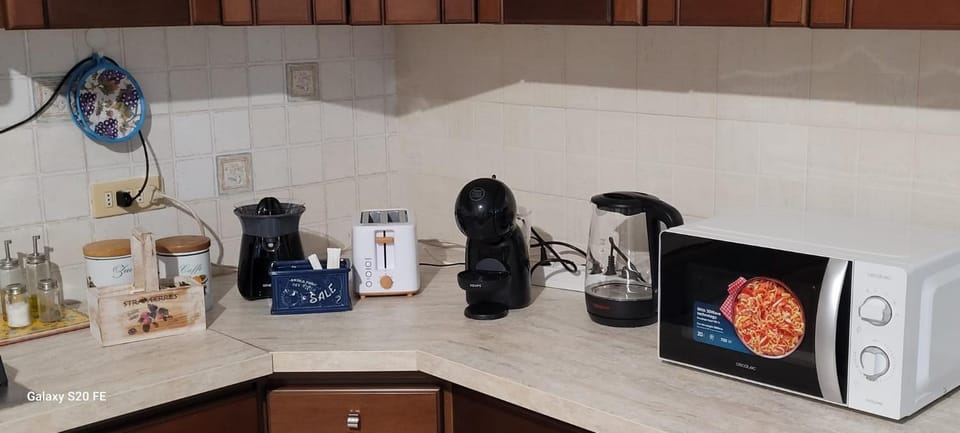 Coffee/tea facilities, stove