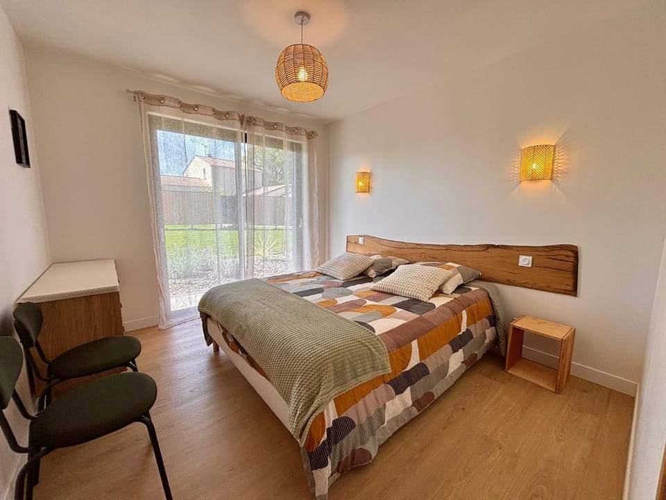 Bed, Photo of the whole room
