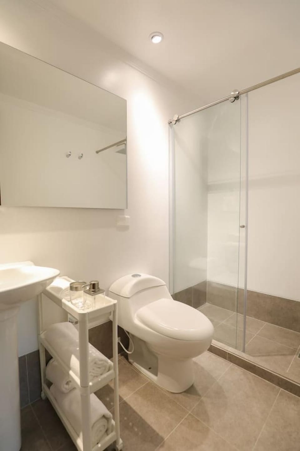 Modern Comfort in the Heart of Zona G 202 Apartment in Bogota