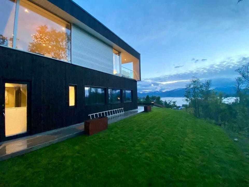 House with panoramic view Villa in Tromso