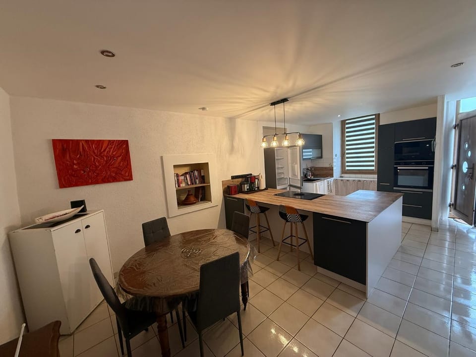 Kitchen or kitchenette, Dining area, oven, pet friendly, stove