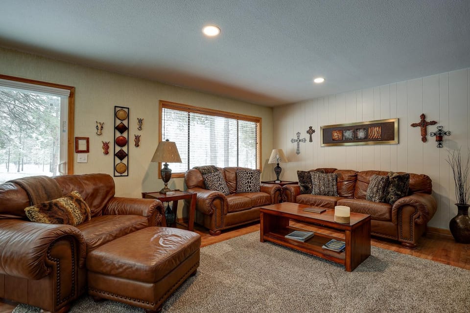 a minute away from SHARC House in Sunriver