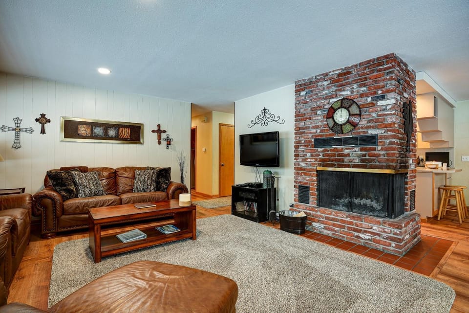 a minute away from SHARC House in Sunriver