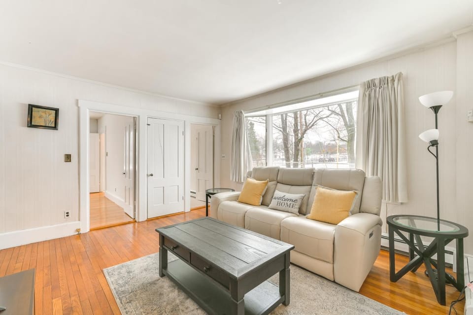 16 Mi to Boston: Home w/ Deck in Weymouth House in Weymouth