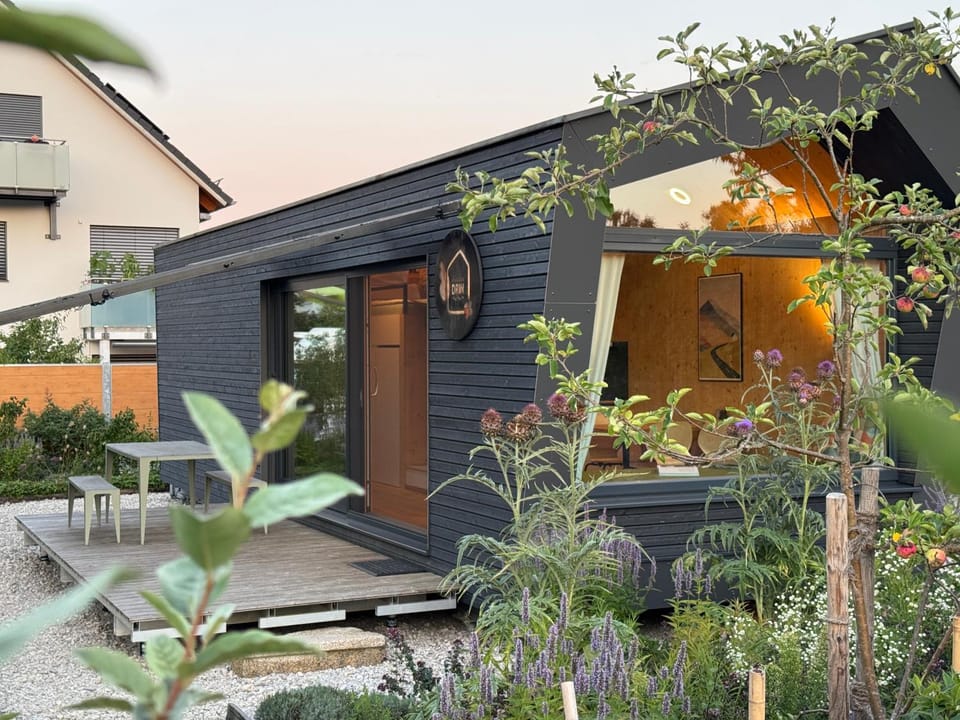 Property building, Garden, Balcony/Terrace