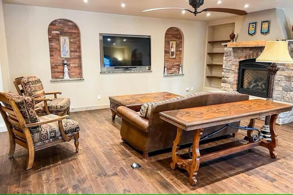 Luxury Mansion w Sauna Shower and Hot Tub Apartment in Colorado Springs
