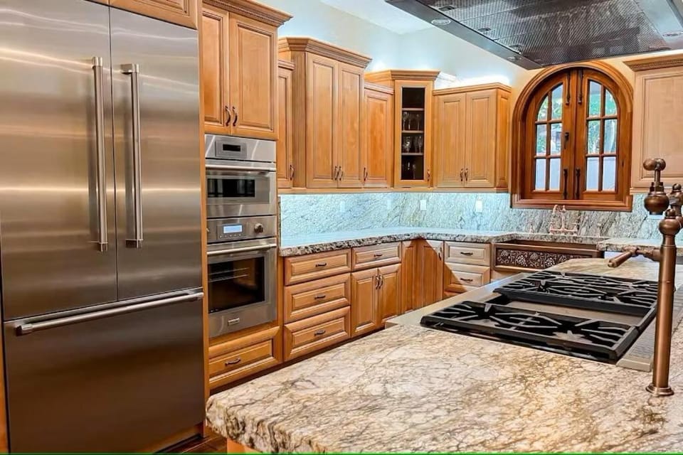 Luxury Mansion w Sauna Shower and Hot Tub Apartment in Colorado Springs