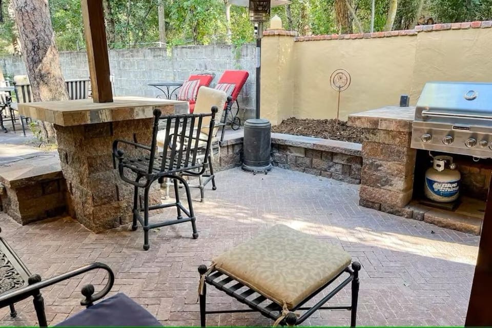 Luxury Mansion w Sauna Shower and Hot Tub Apartment in Colorado Springs