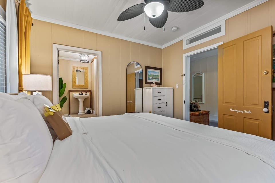Old Carrabelle Hotel Hemingway Suite House in Carrabelle