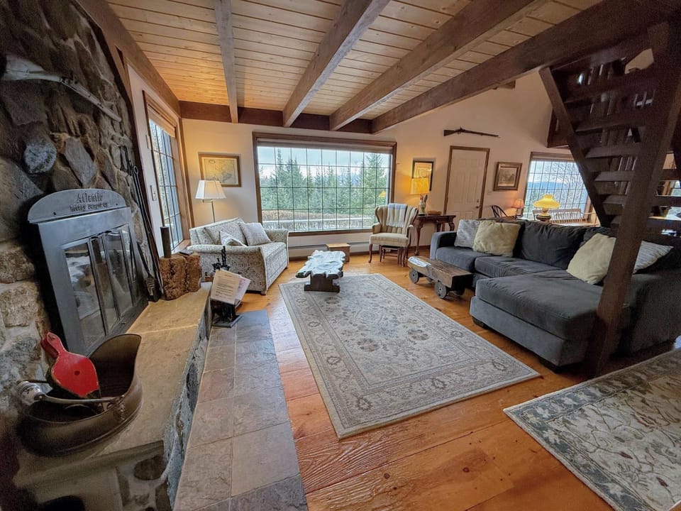 5H Charming Hilltop Farmhouse with Stunning Views & Modern Comforts Near Mountain View Grand Resort House in Whitefield