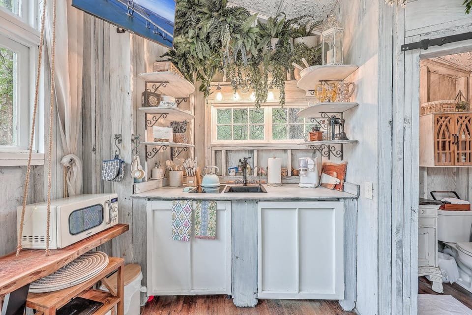 The Hummingbird Treehouse Apartment in Wadmalaw Island