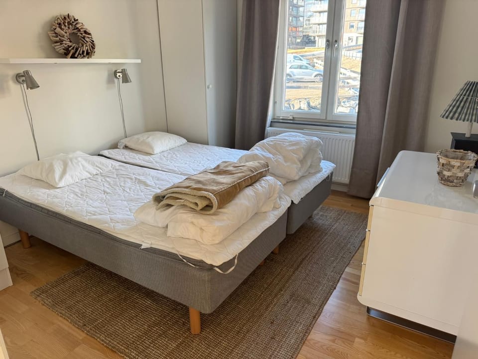 Photo of the whole room, Bedroom, towels