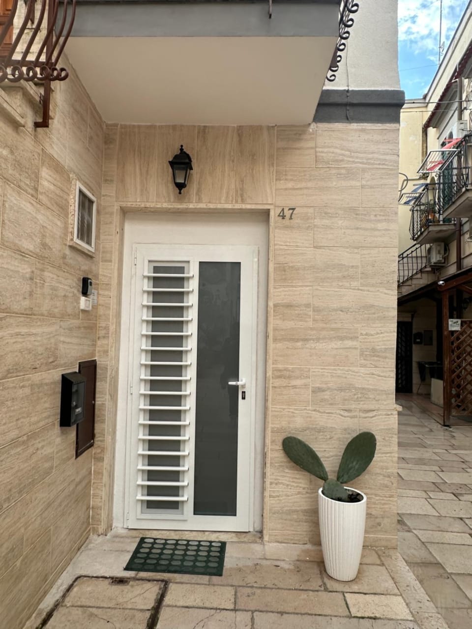 Facade/entrance