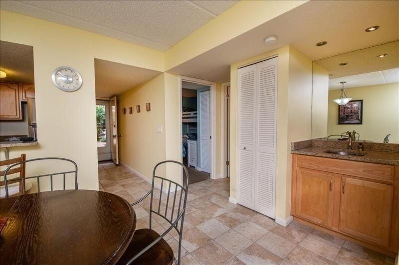 Mystic Sands I Steps to Beach I Free activities condo Apartment in Saint Augustine Beach