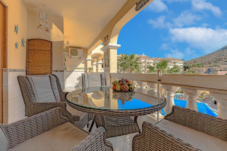 Balcony/Terrace, Mountain view