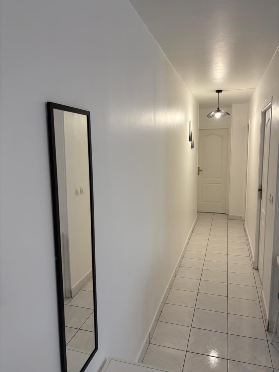 F3 avec Projecteur à 2 min du métro Apartment in Saint-Denis, France