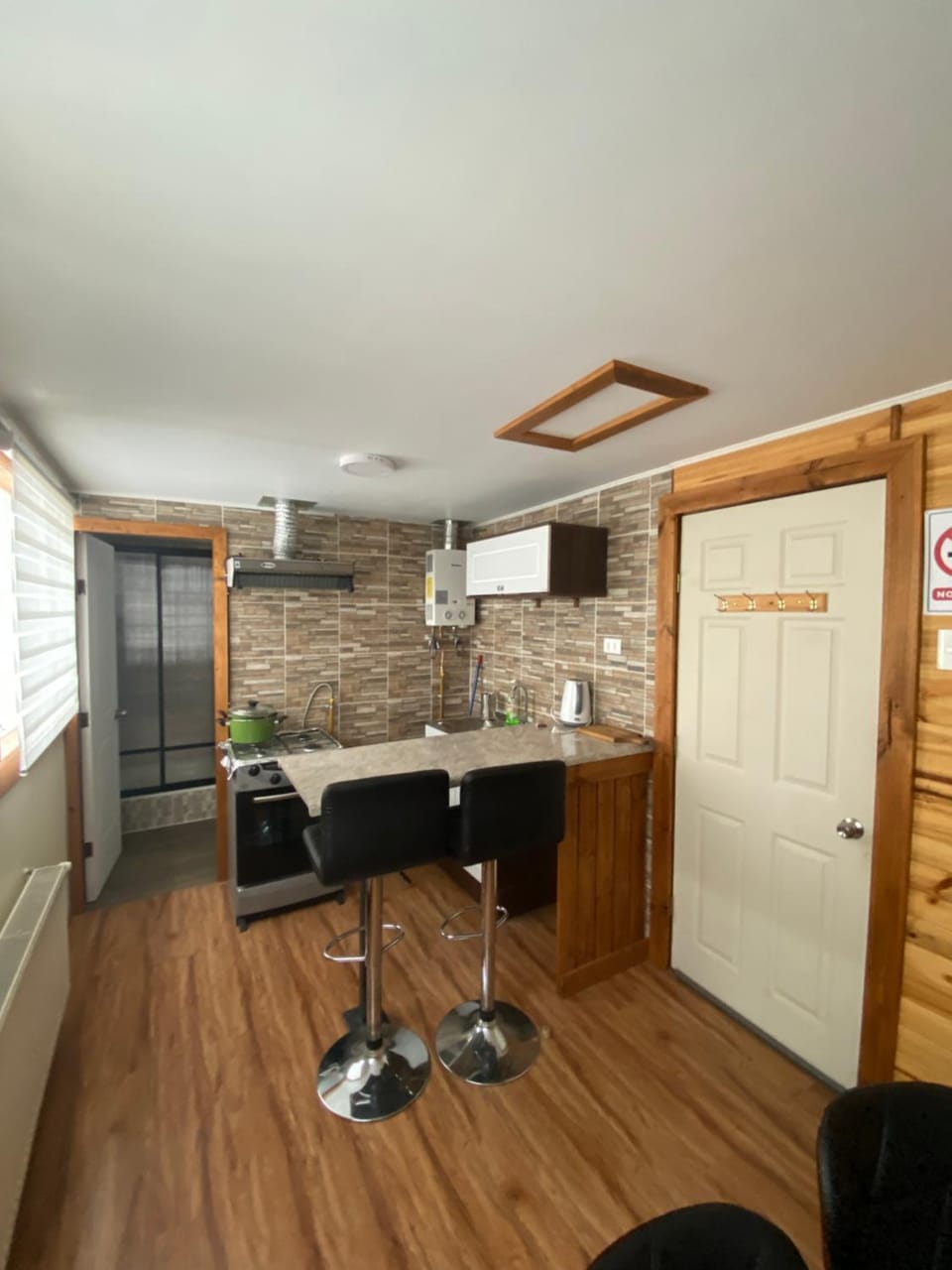 Kitchen or kitchenette, Dining area, minibar, oven