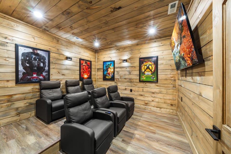 Communal lounge/ TV room, TV and multimedia, Living room, Seating area, Evening entertainment