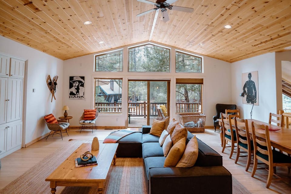 Beautiful and Spacious Home - Walk to Lake & Beach House in Lake Tahoe