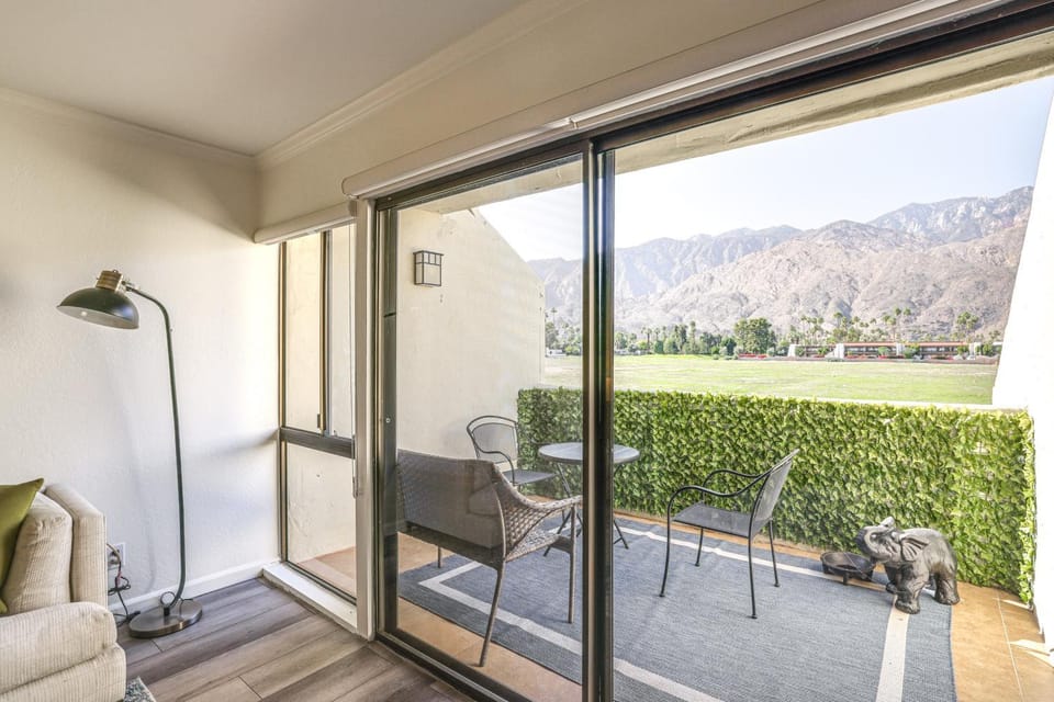 Mtn-View Condo w/ Pool Access in Palm Springs! House in Palm Springs