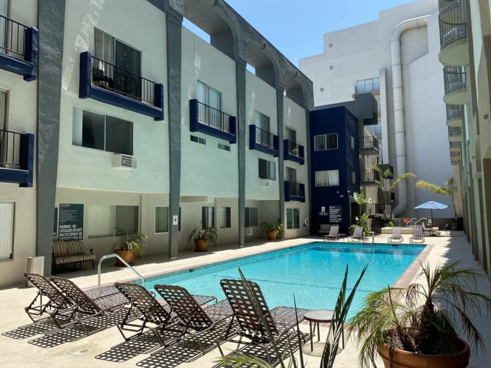 Property building, Swimming pool, sunbed