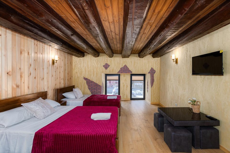 Bed, TV and multimedia, Bedroom