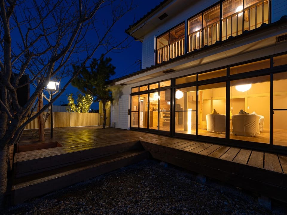 Property building, Night, View (from property/room), Balcony/Terrace