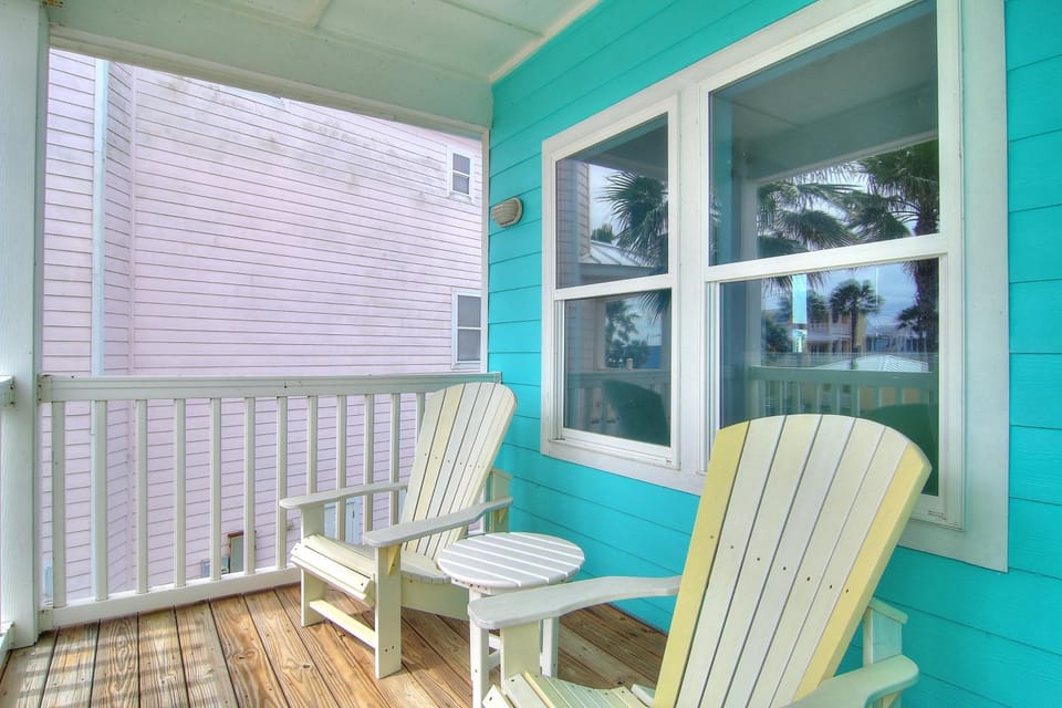 Casa Las Palmas - Boardwalk to the Beach House in Port Aransas