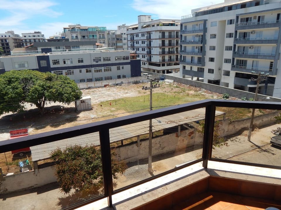 Apto 3 Qts Quadra da Praia do Forte c/ vista lateral Apartment in Cabo Frio